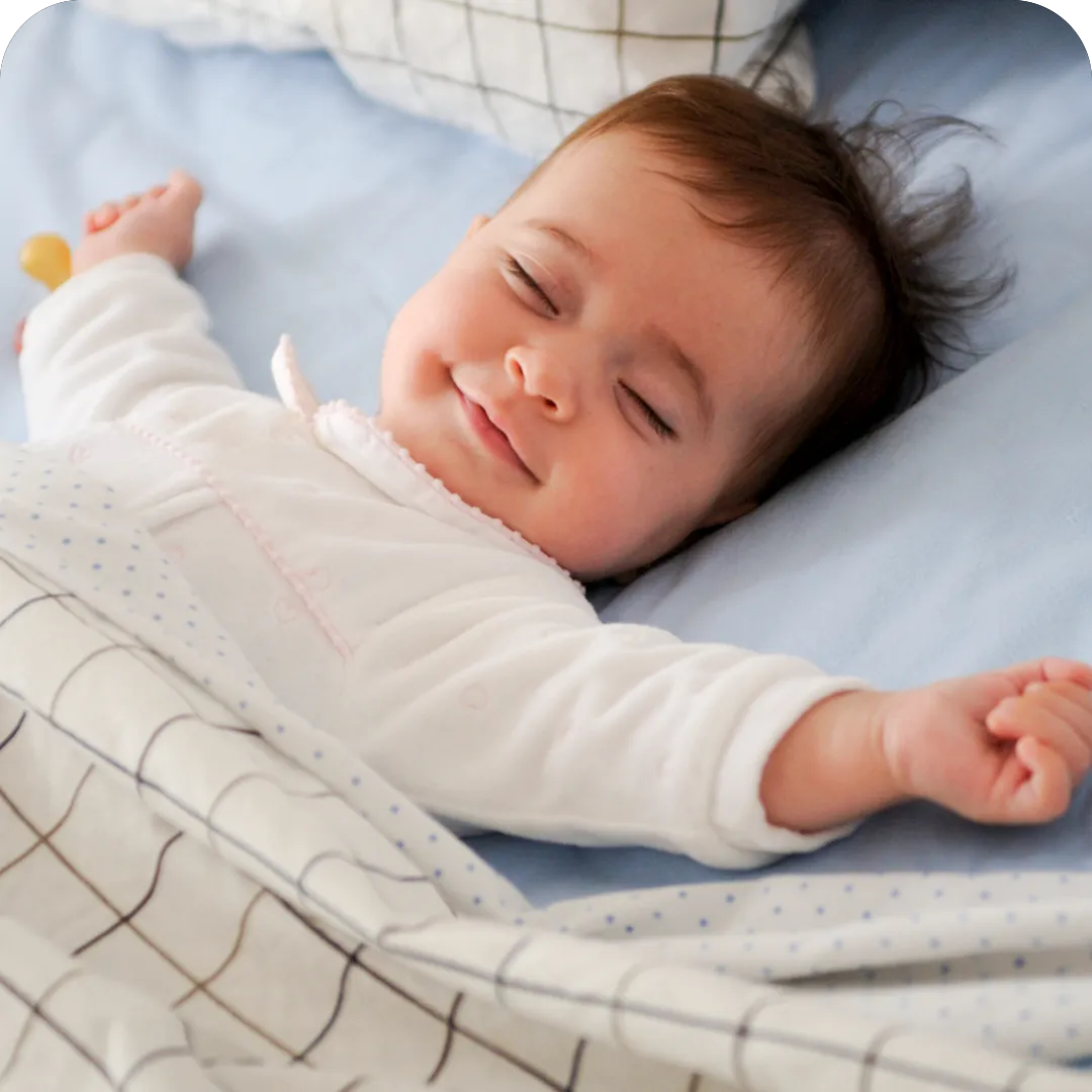 A importância do sono para os bebês, bebê dormindo feliz, bebê relaxando, bebê relaxado, bebê sereno
